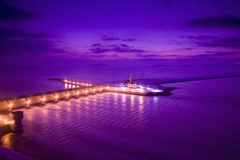 无人,横图,室外,夜晚,正面,旅游,度假,海浪,海洋,美景,道路,路灯,照明,韩国,亚洲,一排,许多,阴影,整齐,并列,并排,光线,信息,影子,景观,浪花,灯光,灯塔,交通,很多,方向,娱乐,灯,排列,自然,海水,享受,休闲,景色,放松,引导,指引,照亮,照明设备,队列,自然风光,平行,海景,东亚,大韩民国,全罗北道,航标,大海,风浪,海,海水的波动,近岸浪,涌浪,彩图,导航,道