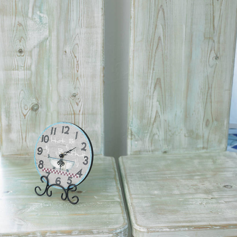 无人,竖图,俯视,室内,特写,白天,静物,椅子,一把,阴影,朦胧,模糊,时间,反射,时钟,影子,木椅,计时,一个,钟表,表,单个,座钟,钟,彩图,高角度拍摄