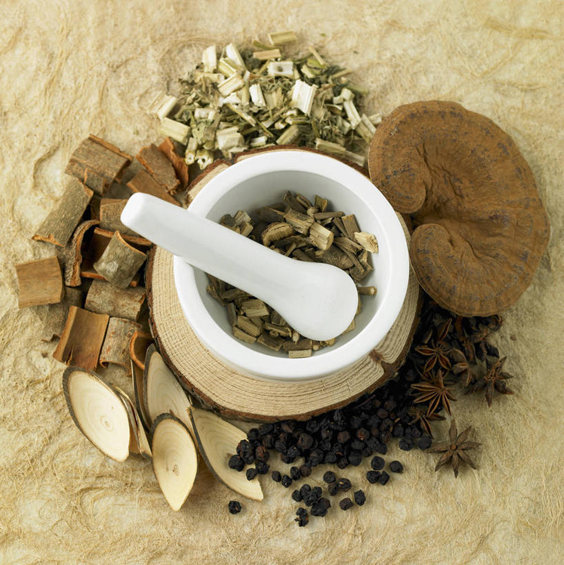 无人,竖图,俯视,室内,特写,白天,餐桌,桌子,灵芝,一堆,许多,阴影,堆叠,堆积,反射,纹路,木制,纹理,影子,菌菇,调料,调味,香料,佐料,黑胡椒,调味品,很多,调味料,菌类,一个,白色,木制品,香草,器皿,单个,餐台,堆,配料,研磨,真菌,臼杵,研杵,肌理,研钵,作料,臼,药用菌,芳香植物,神芝,灵芝草,胡椒,彩图,高角度拍摄,菌灵芝