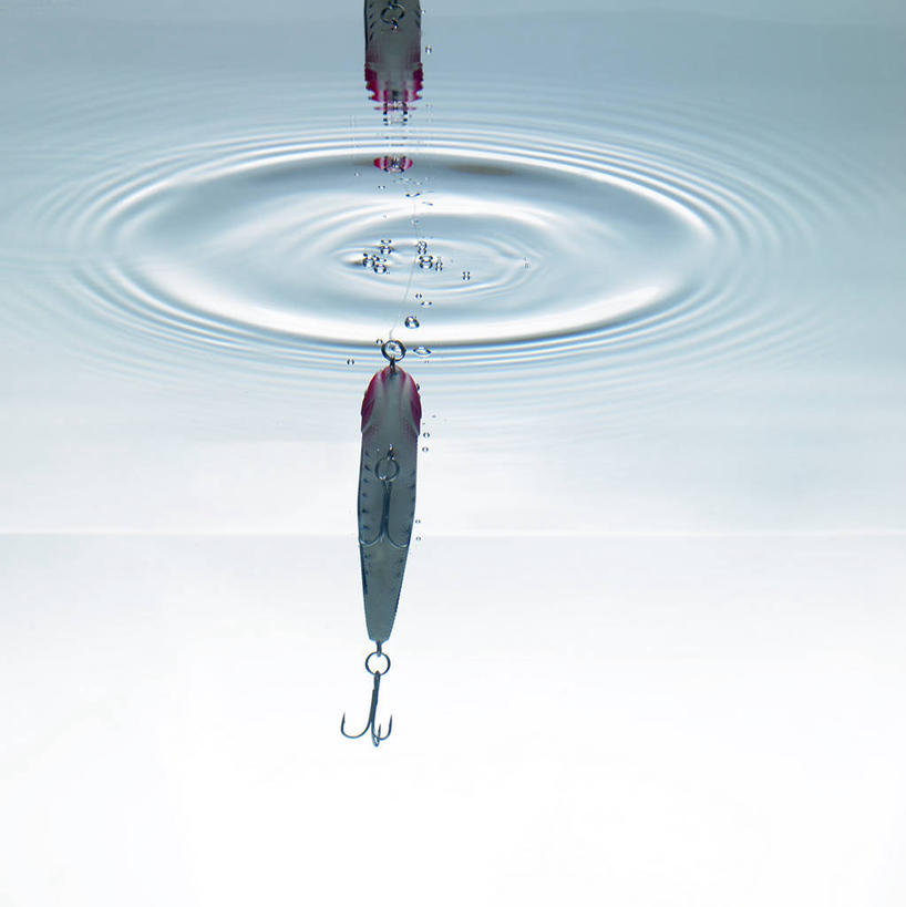 无人,竖图,室内,特写,白天,白色背景,仰视,水下,水,阴影,波纹,透明,反射,液体,影子,气泡,水滴,水底,涟漪,漩涡,水泡,水珠,食物,一个,绿色,水纹,泡泡,诱惑,摄影,影棚,单个,引导,勾引,圆弧,鱼饵,引诱,诱导,彩图,低角度拍摄,影棚拍摄,拍摄