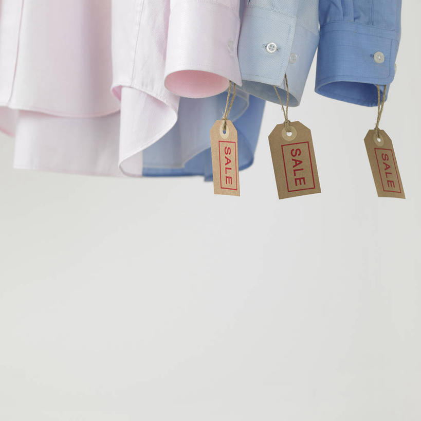 无人,方图,室内,特写,白天,白色背景,正面,衬衫,指示牌,静物,阴影,反射,标志,文字,影子,标识,三个,粉色,蓝色,绿色,三件,摄影,影棚,彩图,影棚拍摄,衬衣,拍摄