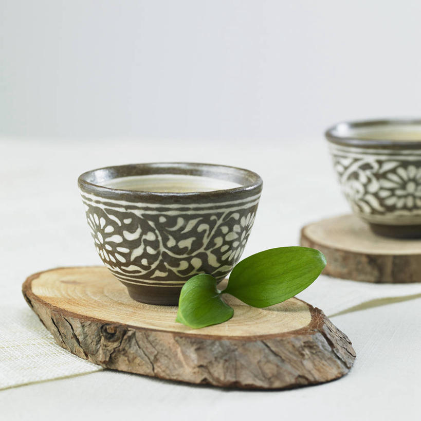 无人,方图,室内,特写,白天,正面,幸福,餐桌,茶,桌子,杯子,叶子,阴影,反射,影子,茶叶,绿叶,饮品,娱乐,两个,水杯,花茶,享受,休闲,温馨,嫩叶,放松,乐趣,保健,养生,餐台,花草茶,舒适,香花茶,香片,熏花茶,叶,叶片,茶杯,彩图