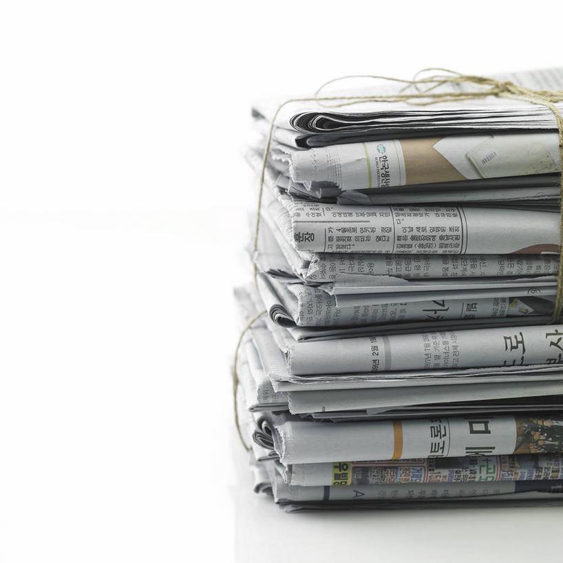无人,竖图,室内,特写,白天,白色背景,正面,阅读,静物,报纸,一堆,许多,学习,阴影,堆叠,堆积,反射,信息,标志,材料,档案,文件,文字,影子,纸,字符,字母,很多,标识,捆,绳子,手稿,资料,浏览,摄影,影棚,堆,新闻,绳索,证明,文档,韩语,彩图,影棚拍摄,拍摄,朝鲜语,韩国语,报刊