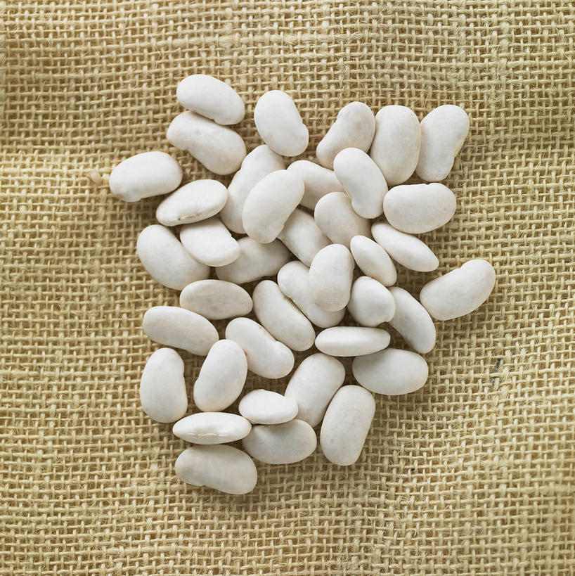 无人,竖图,俯视,室内,特写,白天,植物,豆,蔬菜,纺织品,一堆,许多,阴影,堆叠,堆积,新鲜,反射,布,影子,豆类,豆子,食品,织物,很多,食物,白色,有机食品,绿色食品,堆,麻布,豆科,彩图,高角度拍摄