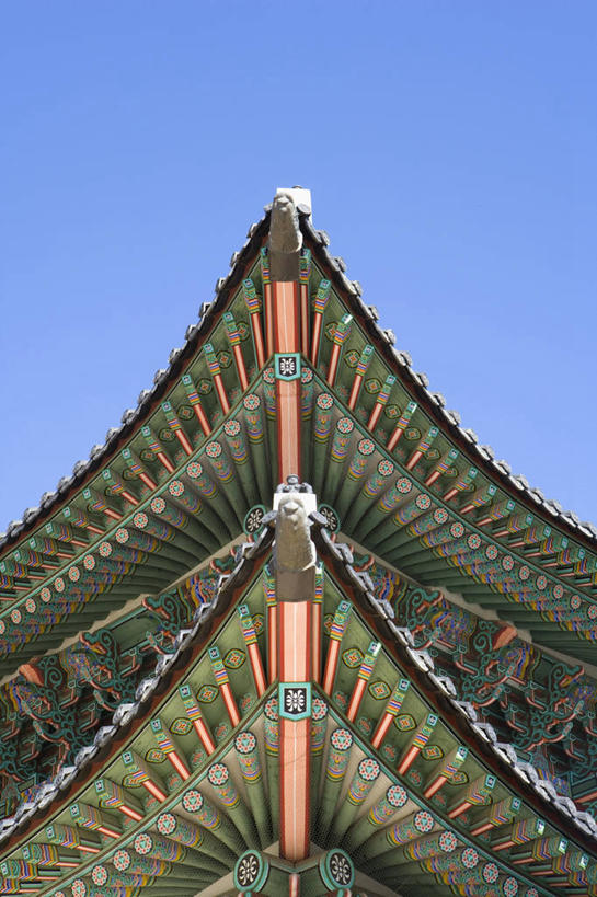 无人,宫殿,竖图,室外,白天,仰视,旅游,度假,名胜古迹,标志建筑,地标,建筑,景福宫,首尔,汉城,韩国,亚洲,阴影,遗迹,光线,瓦片,影子,屋顶,屋檐,建筑群,首都,顶棚,古迹,文物,娱乐,建设,古建筑,檐,蓝色,蓝天,天空,阳光,天,享受,休闲,旅游胜地,放松,晴朗,古文明,东亚,万里无云,大韩民国,首尔市,首尔特别市,特别市,北阙,王宫,晴空,晴空万里,彩图,低角度拍摄