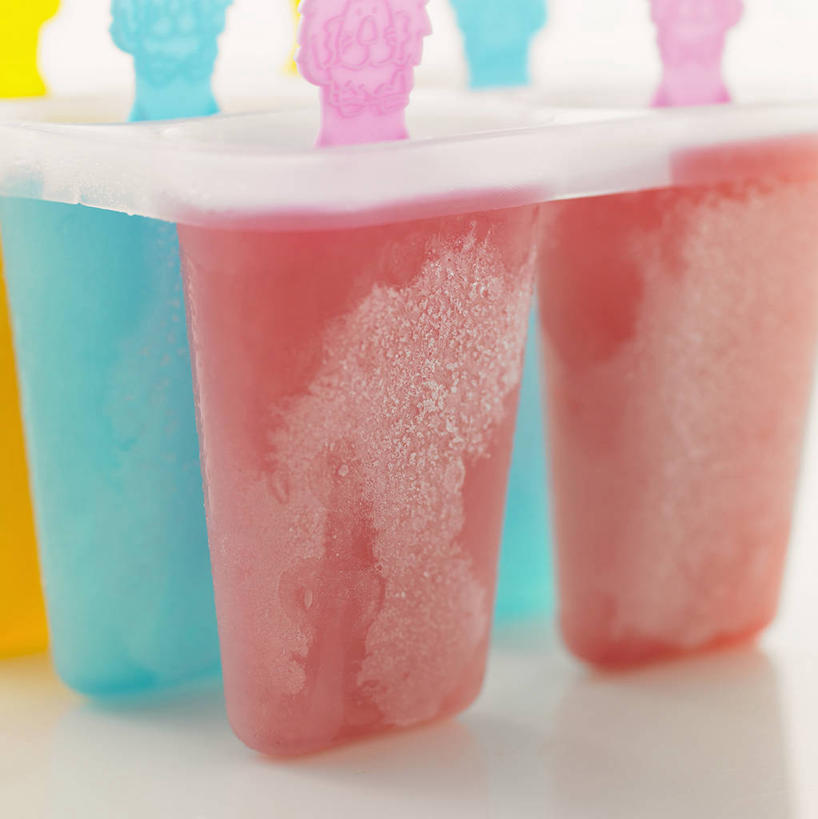 无人,竖图,室内,特写,白天,白色背景,正面,许多,阴影,朦胧,模糊,反射,影子,很多,清凉,棒冰,冰棍,黄色,红色,蓝色,冷饮,舒服,摄影,影棚,解暑,冰棒,解渴,舒爽,消暑,冰条,彩图,影棚拍摄,拍摄