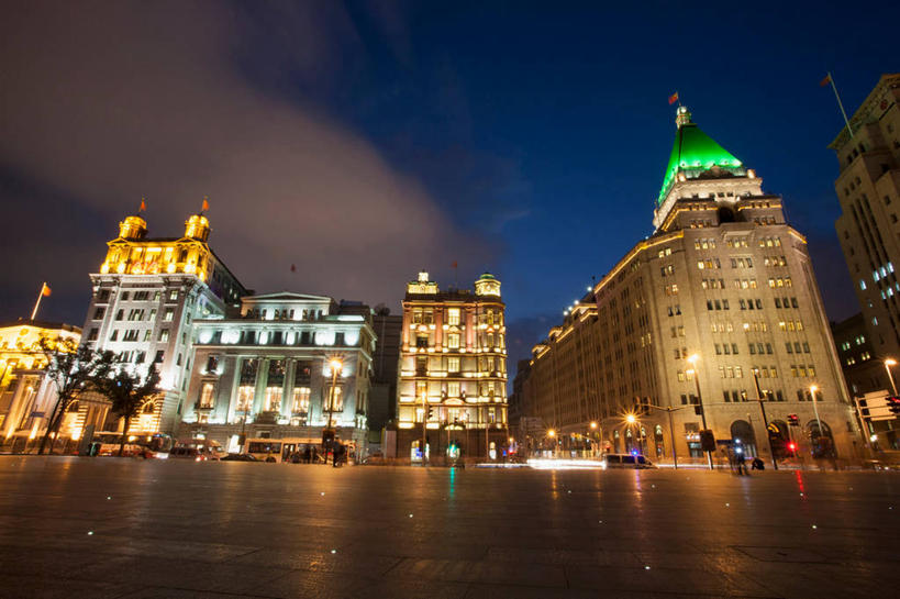 无人,家,横图,室外,夜晚,仰视,旅游,度假,标志建筑,道路,地标,建筑,路,路灯,夜景,公路,照明,阴影,光线,影子,房屋,屋顶,屋子,灯光,交通,顶棚,娱乐,建设,楼房,住宅,灯,绿色,享受,休闲,旅游胜地,放松,照亮,照明设备,台湾银行大楼,麦加利银行大楼,沙逊大厦,外滩十八号,外滩18号,马路,彩图,低角度拍摄,房子,春江大楼,工艺大楼,汇中饭店,汇中饭店大楼,中国农民银行大楼,字林大楼