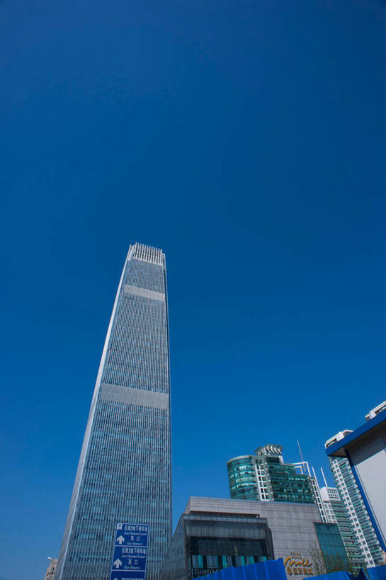 无人,高楼大厦,竖图,室外,白天,仰视,旅游,度假,标志建筑,大厦,地标,建筑,摩天大楼,北京,中国,亚洲,阴影,光线,影子,首都,娱乐,建设,蓝色,蓝天,天空,阳光,天,享受,休闲,旅游胜地,放松,晴朗,东亚,万里无云,中华人民共和国,北京市,京,北平,华北地区,晴空,晴空万里,彩图,低角度拍摄,大楼,高层建筑,高楼,摩天楼,北京CBD,北京商务中心区,中国北京大北窑,国贸,中国国际贸易中心,中国国贸