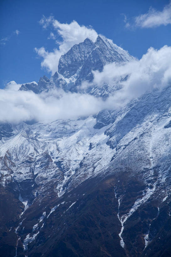 无人,公园,竖图,室外,白天,正面,旅游,度假,美景,山,雪,雪山,大雪,珠峰,尼泊尔,亚洲,阴影,光线,影子,冰,积雪,景观,山峰,雪景,云,云朵,冬季,冬天,山峦,云彩,娱乐,蓝色,白云,蓝天,天空,阳光,自然,天,享受,休闲,景色,放松,寒冷,晴朗,冰冷,国家公园,自然风光,南亚,尼泊尔王国,珠穆朗玛峰,严寒,冰凉,酷寒,凛冽,凛凛,极冷,圣母峰,珠穆朗玛,萨加玛塔国家公园,萨加玛塔峰,专区,晴空,彩图,萨加玛塔专区,索卢坤布县,唐瑟古峰