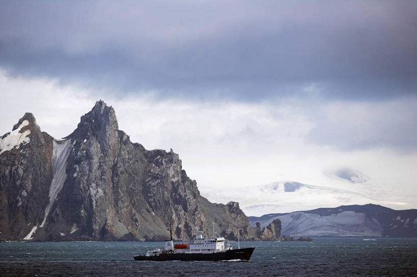 无人,竖图,室外,兴奋,山,雪,日光,冰,山顶,悬崖,云,摄影,环境,雪崩,山脊,气候,南极洲,冰河,南极半岛,彩图,西南极洲,半岛,霍普湾,冰隙