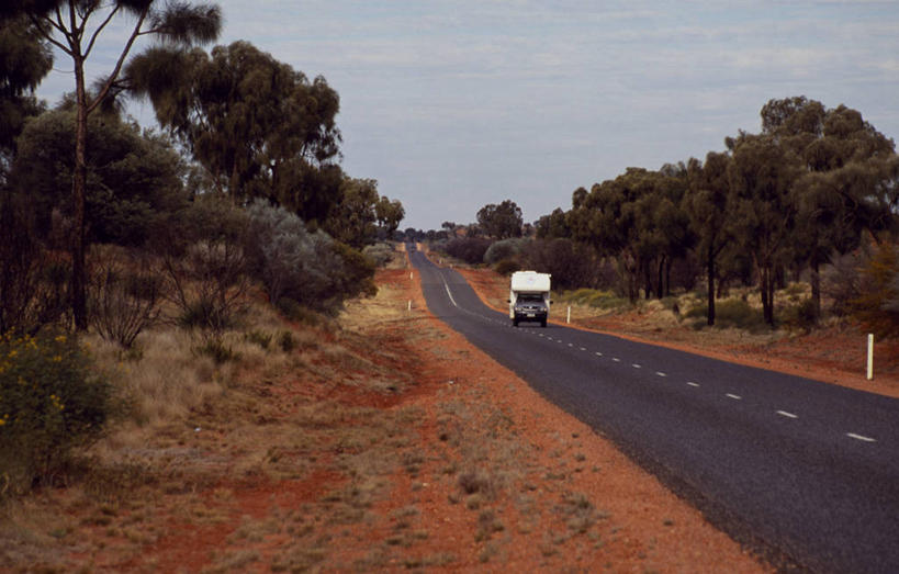 无人,横图,室外,旅游,度假,路,公路,汽车,澳大利亚,行人,游客,游人,路人,旅客,运输,摄影,大洋洲,澳洲,南方大陆,澳大拉西亚,澳大利亚联邦,北领地,露营车,过客,彩图