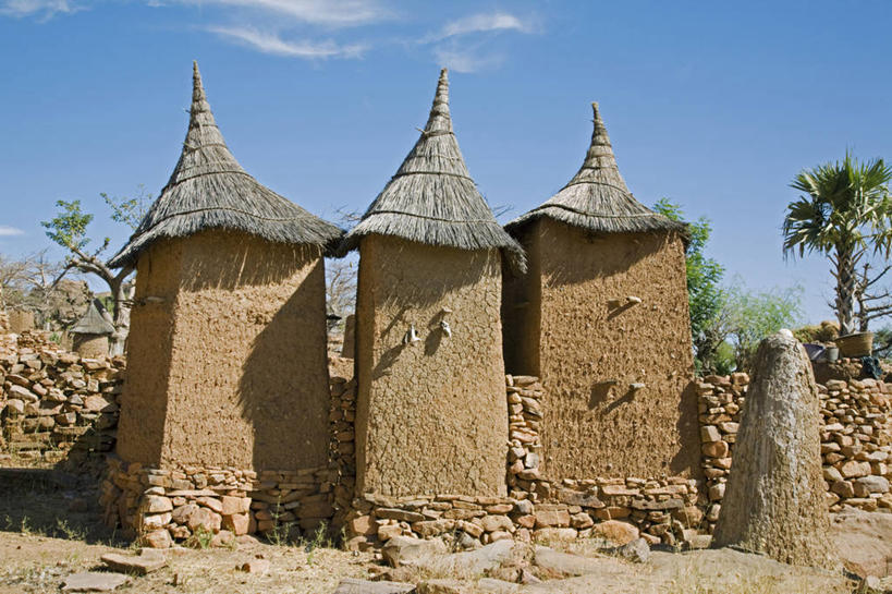 无人,家,横图,购物,建筑,非洲,马里,堆叠,房屋,墙,屋顶,屋子,草屋,乡村,谷类,顶棚,住宅,茅草屋,摄影,峭壁,谷仓,祭坛,祭品,鸵鸟蛋,阿非利加洲,马里共和国,西非,灵性,沙岩,莫普提,莫普提区,稷,岩石,彩图,房子,茅舍,茅屋,小屋,传统文化,联合国教科文组织,拜物主义