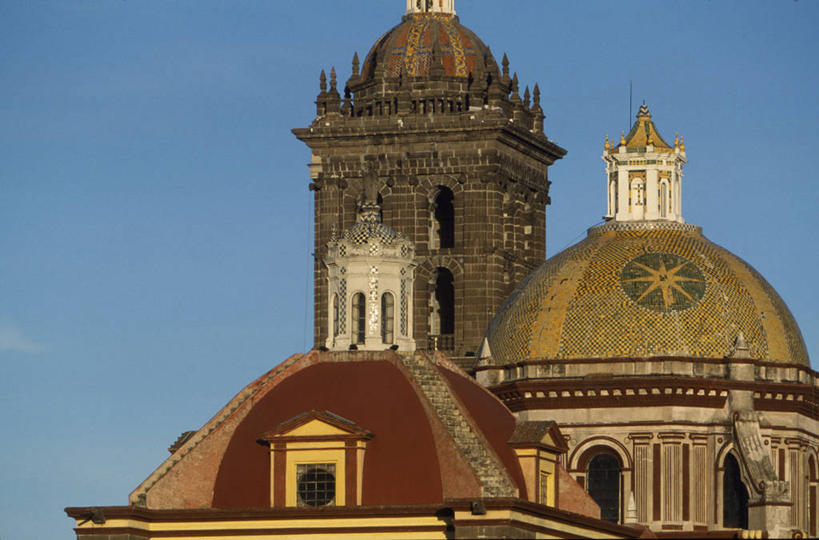 无人,教堂,横图,度假,美景,城市风光,城市,建筑,墨西哥,瓷砖,屋顶,景观,钟楼,塔,陶瓷制品,娱乐,享受,休闲,景色,放松,摄影,宗教,北美,基督教,拉丁美洲,圆顶建筑,宗教建筑,巴洛克风格,普埃布拉州,彩图,大教堂