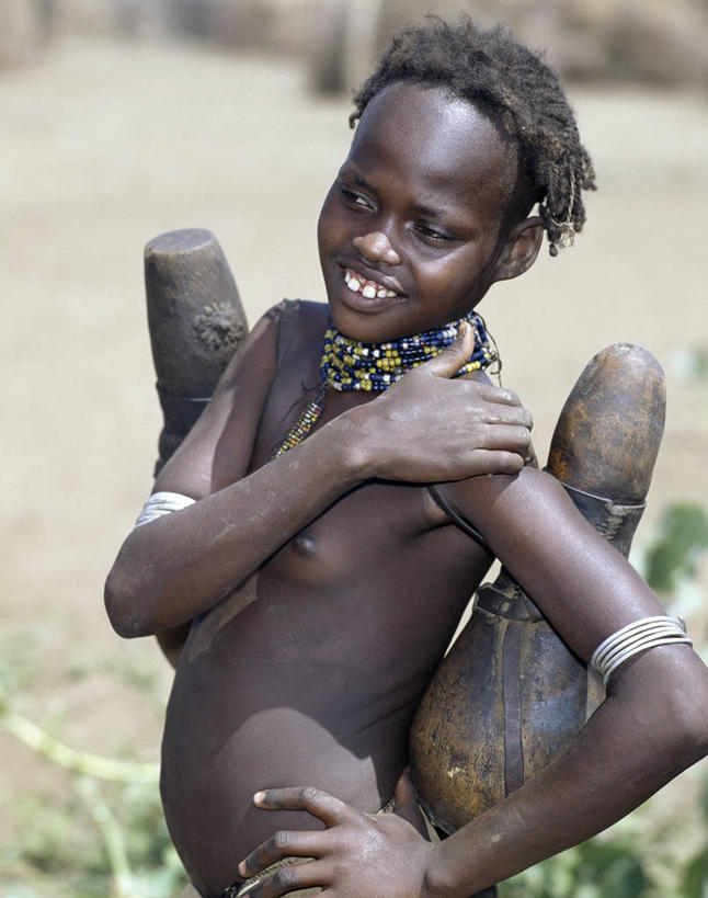 儿童,成年人,一个人,微笑,竖图,室外,快乐,项链,非洲,埃塞俄比亚,珠子,摄影,牛奶盒,肖像,非洲文化,年轻女性,女孩,女人,非洲人,年轻人,彩图,传统服装,传统文化