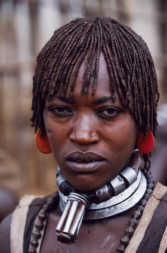 成年人,一个人,妻子,竖图,项链,非洲,埃塞俄比亚,仅一个女性,钢铁,乡村,摄影,麻花辫,肖像,婚姻,女人,女性,发型,彩图