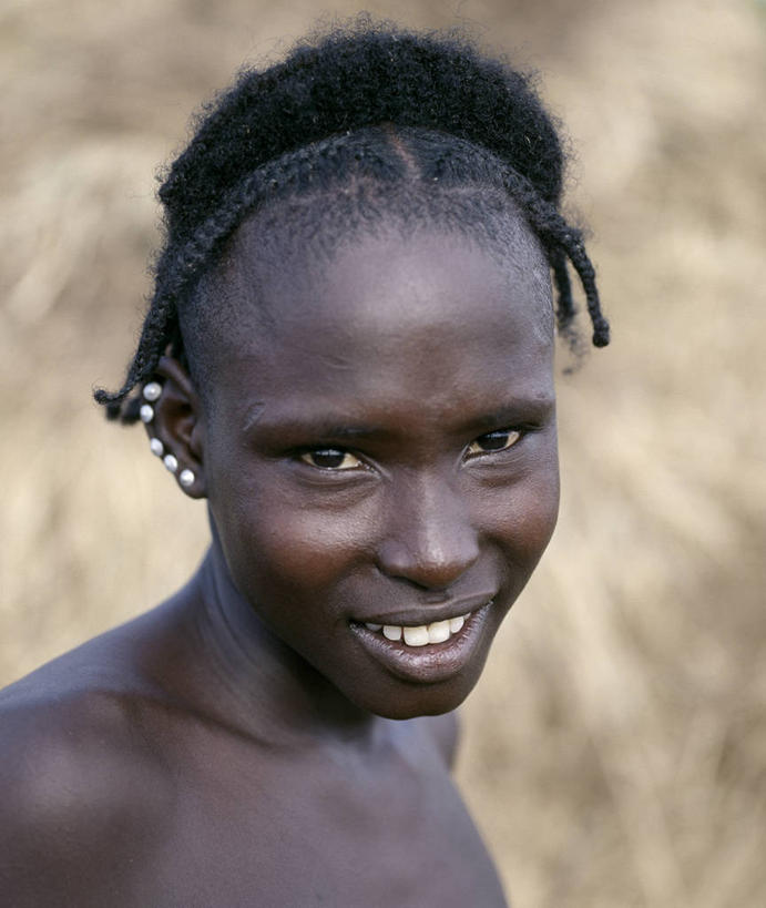 成年人,老年人,胡须,一个人,竖图,象牙,非洲,埃塞俄比亚,仅一个男性,仅一个人,乡村,灰色,仅一个老年男性,摄影,耳饰,老年男性,男人,男性,胡子,络腮胡,彩图