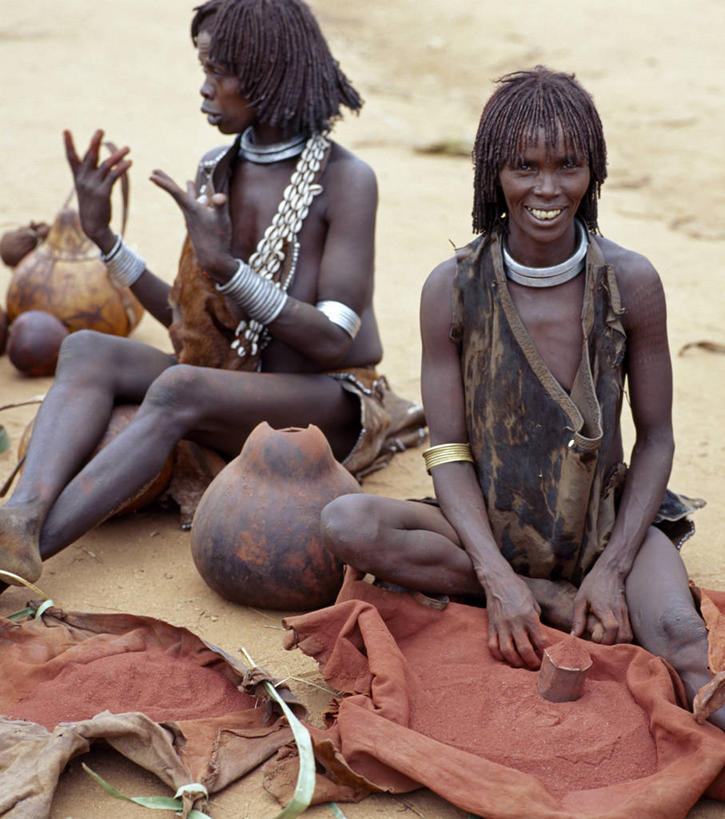 成年人,商店,竖图,非洲,埃塞俄比亚,葫芦,市场,摄影,购买,贩卖,紫贝,女人,彩图,传统服装,游牧民族