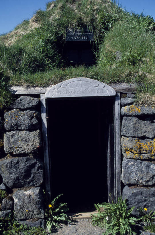 无人,竖图,门,房屋,屋顶,门口,草,草皮,摄影,彩图,传统文化