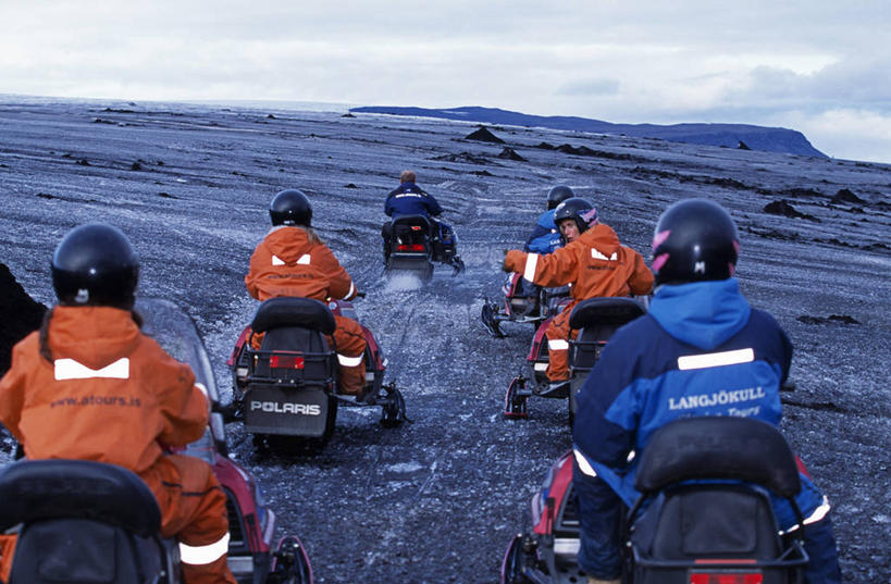 横图,工作服,制服,旅游,度假,风险,安全,行人,游客,游人,服装,冬天,防护,极限运动,路人,旅客,衣服,温暖,寒冷,运输,摄影,服饰,北极星,保暖,保护,御寒,保险,防护服,冰河,驾车,滑雪服,保全,周全,安稳,安定,工作制服,过客,竞技服,旅游服,冬装,冒险,平安,彩图,工作套服