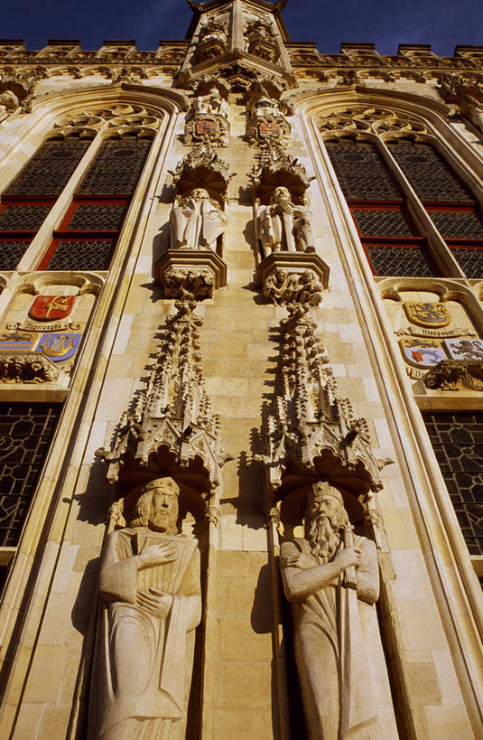 无人,竖图,室外,旅游,建筑业,建筑,比利时,欧洲,行人,游客,游人,装饰,雕像,宏伟,历史,路人,旅客,摄影,修复,市政厅,比例,哥特式风格,布鲁日,法兰德斯,过客,彩图,国家纪念碑,上层阶级