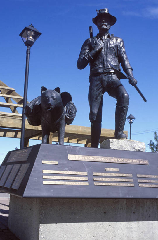 无人,竖图,路灯,加拿大,金属,雕像,摄影,纪念,留念,雪橇犬,怀念,怀特霍斯,彩图