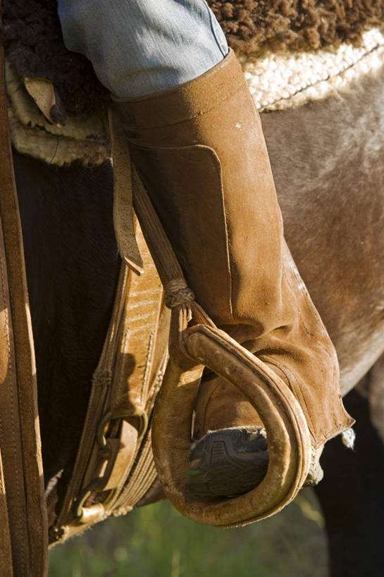 一个人,竖图,非洲,肯尼亚,骑马,人体,摄影,部分,足,彩图,旅行