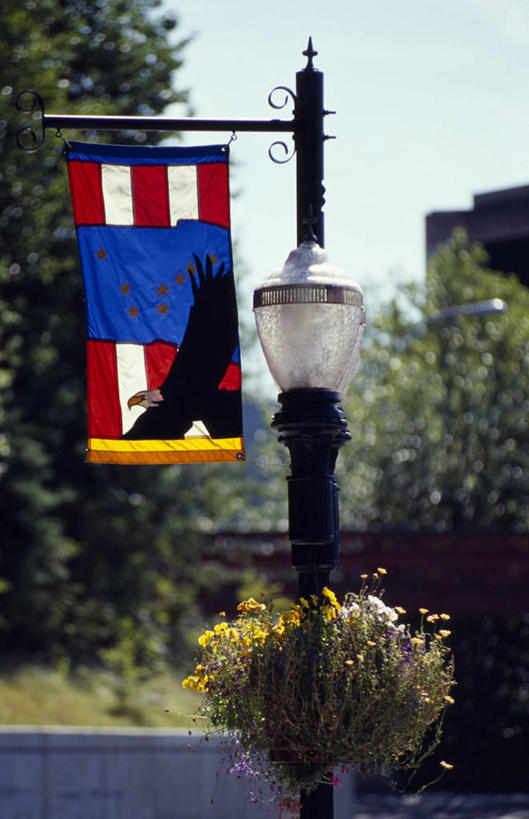 横图,彩色,室外,山,山脉,城市,美国,节日,庆祝,装饰,文化,车,交通工具,拖车,庆典,摄影,彩车,纪念,五颜六色,华丽,修饰,色彩斑斓,点缀,载具,游行,五彩缤纷,衬托,美观,雅致,雅观,五彩斑斓,朱诺,五光十色,美国人,彩图,传统服装,柱头,传统文化,独立日