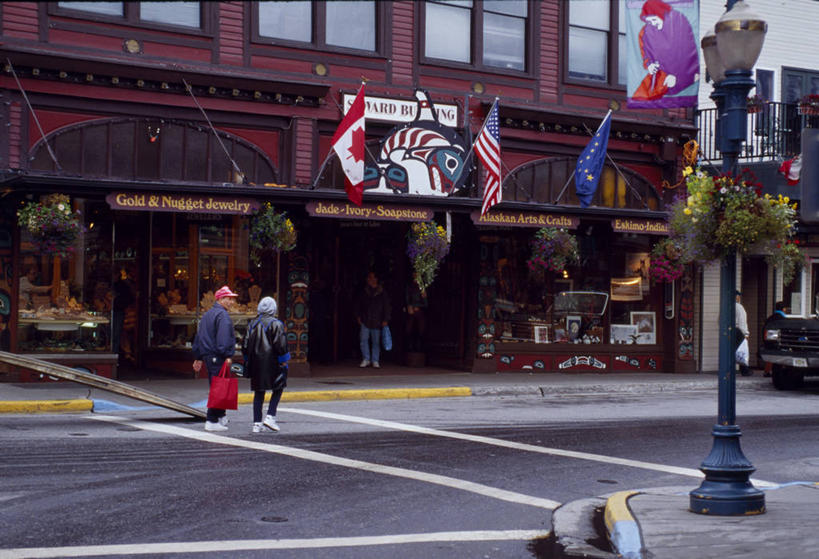 横图,彩色,室外,山,山脉,城市,美国,节日,庆祝,装饰,文化,车,交通工具,拖车,庆典,摄影,彩车,纪念,五颜六色,华丽,修饰,色彩斑斓,点缀,载具,游行,五彩缤纷,衬托,美观,雅致,雅观,五彩斑斓,朱诺,五光十色,美国人,彩图,传统服装,柱头,传统文化,独立日