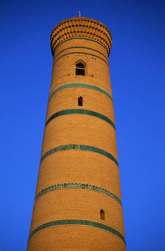 成年人,横图,城市,路,乌兹别克斯坦,亚洲,推车,古城,围墙,衣服,运输,摄影,保护,中亚,要塞,骡子,丝绸之路,驴子,男人,男性,彩图,传统服装,羊毛地毯