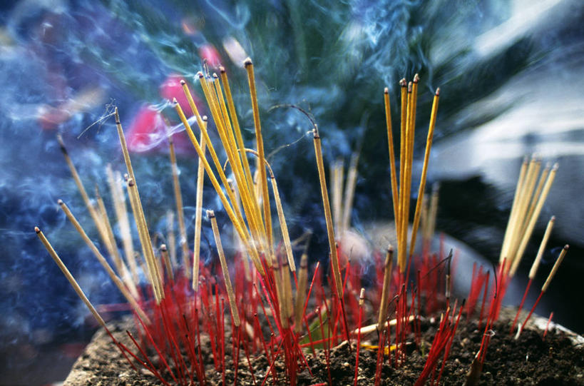 家庭,横图,室外,西湖,越南,首都,北,燃烧,佛香,烟,摄影,宗教,东南亚,神殿,朝圣节,河内,灵性,印度支那,彩图,朝拜者,传统文化