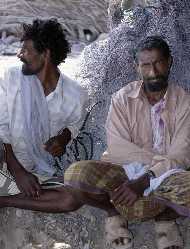 成年人,两个人,渔夫,竖图,室外,也门,社区,摄影,印度洋,男人,群岛,彩图,钓鱼,传统文化