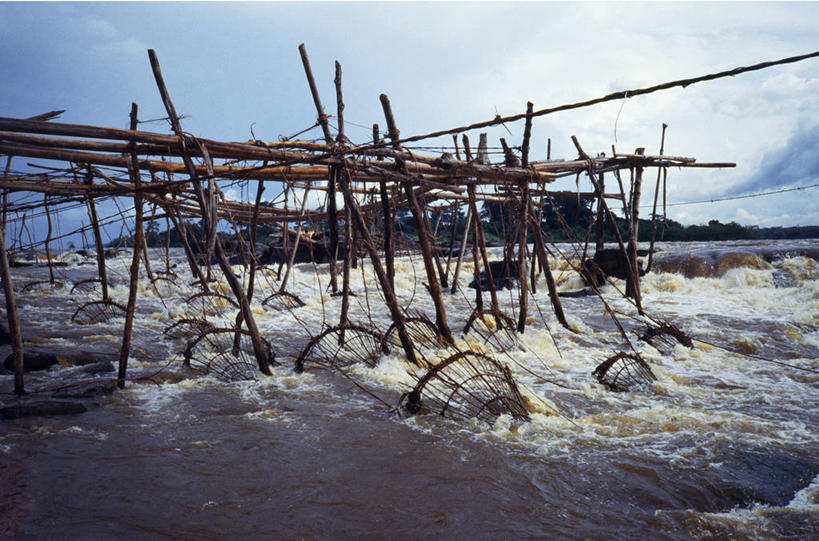 无人,竖图,俯视,航拍,室外,彩虹,海浪,瀑布,水,非洲,津巴布韦,赞比亚,喷,飞溅,宏伟,摄影,碰撞,鸟瞰,沟壑,赞比西河,维多利亚瀑布,彩图,高角度拍摄,骚乱