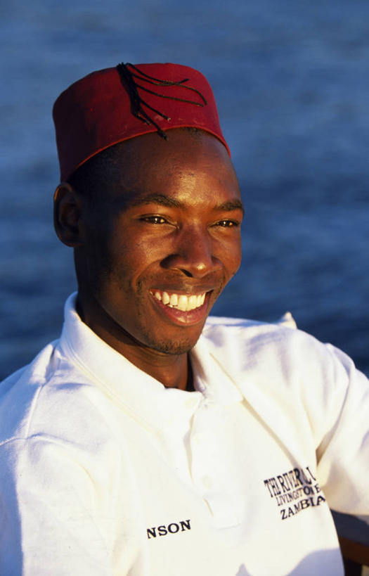 成年人,一个人,服务员,微笑,竖图,制服,快乐,酒店,帽子,非洲,赞比亚,仅一个男性,职业,服务,摄影,肖像,费兹,利文斯敦,男人,服务生,侍者,彩图