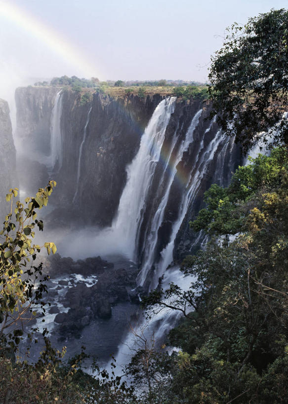 无人,竖图,室外,旅游,彩虹,瀑布,峡谷,非洲,津巴布韦,赞比亚,行人,游客,游人,喷,飞溅,悬崖,路人,旅客,白色,黄昏,摄影,落下,碰撞,传送带,沟壑,拜访,地貌,赞比西河,维多利亚瀑布,雷雨,过客,利文斯敦,彩图,白内障,骚乱
