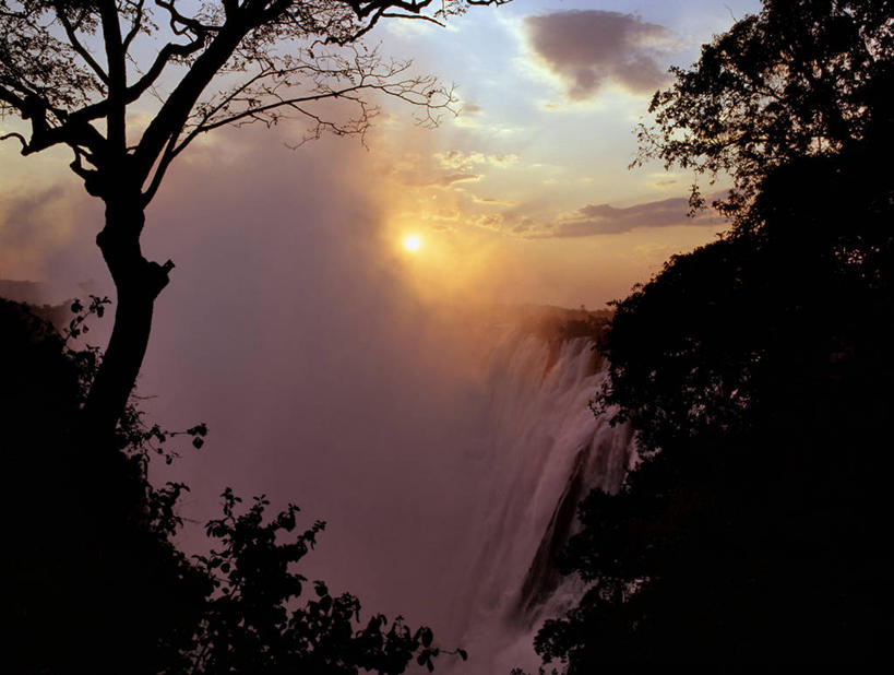 无人,横图,俯视,航拍,室外,河流,瀑布,峡谷,日光,津巴布韦,赞比亚,岛,白色,地标建筑,摄影,巨大,落下,庞大,传送带,鸟瞰,沟壑,赞比西河,维多利亚瀑布,宏大,硕大,伟大,利文斯敦,彩图,高角度拍摄,白内障,骚乱