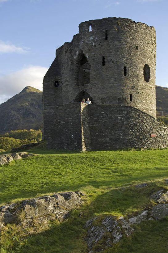 成年人,无人,竖图,旅游,度假,英国,行人,游客,游人,路人,旅客,摄影,要塞,威尔士,格温内思郡,异性恋,过客,男人,女人,彩图,伴侣,斯诺登峰,北威尔士