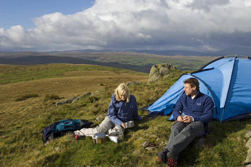 成年人,两个人,竖图,旅游,度假,英国,欧洲,行人,游客,游人,路人,旅客,摄影,花岗岩,西欧,大不列颠,威尔士,大不列颠及北爱尔兰联合王国,大不列颠及爱尔兰联合王国,威尔士公国,异性恋,过客,男人,女人,彩图,康威自治市,大不列颠王国,大英帝国,联合王国,日不落帝国,德鲁伊教,伴侣,北威尔士