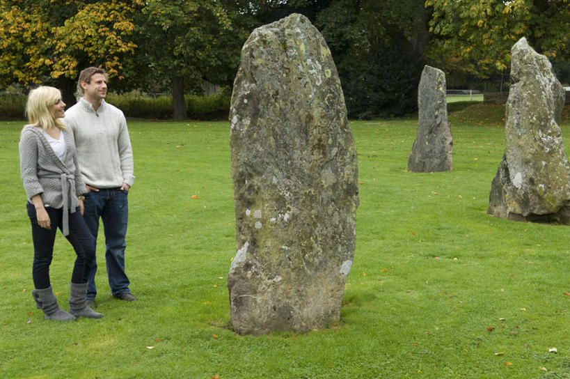 成年人,两个人,竖图,旅游,度假,英国,欧洲,行人,游客,游人,路人,旅客,摄影,花岗岩,西欧,大不列颠,威尔士,大不列颠及北爱尔兰联合王国,大不列颠及爱尔兰联合王国,威尔士公国,异性恋,过客,男人,女人,彩图,康威自治市,大不列颠王国,大英帝国,联合王国,日不落帝国,德鲁伊教,伴侣,北威尔士