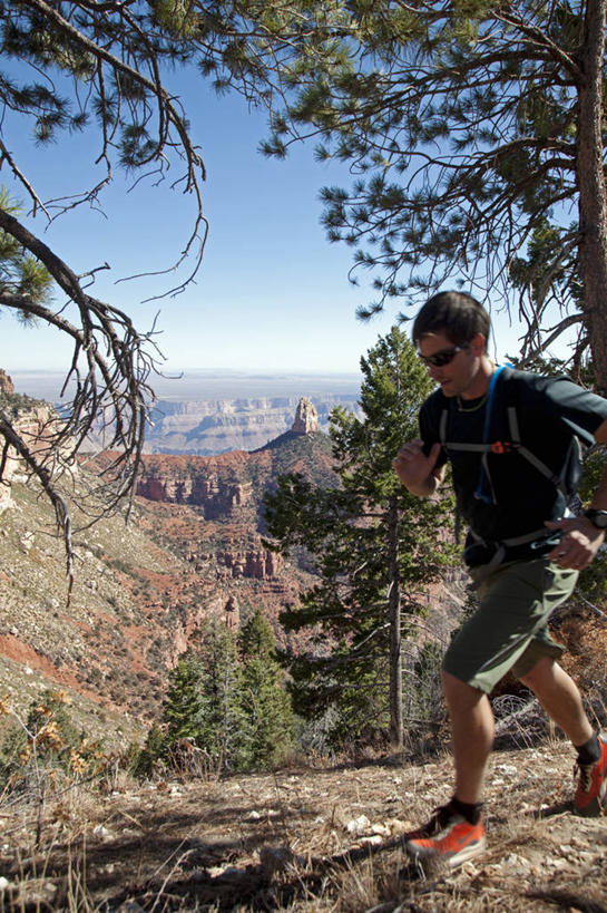 一个人,跑,竖图,室外,锻炼,运动,美国,大峡谷,摄影,亚利桑那,国家公园,大峡谷国家公园,冒险,彩图,旅行