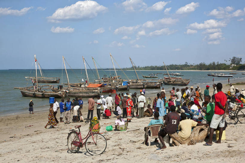 成年人,一个人,博物馆,竖图,非洲,坦桑尼亚,仅一个女性,节日,文化,祈祷,健康,许愿,摄影,宗教,信仰,纪念,祈求,基督教,天主教,东非,平安,女人,修女,彩图,达累斯萨拉姆