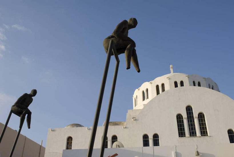 竖图,室外,旅游,海洋,火山,水,建筑,酒店,希腊,欧洲,岛,悬崖,城镇,人行道,台阶,白色,风景,陡峭,摄影,住房,基克拉迪群岛,圣托里尼岛,地中海文化,骡子,发展,希腊共和国,驴子,下移,基克拉泽斯群岛,海滩,活火山,彩图,旅行,海上运输