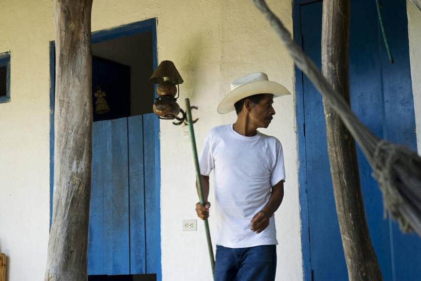 成年人,一个人,横图,度假,吊床,酒店,洪都拉斯,仅一个男性,准备,房屋,食品,热,饮食,休息,放松,摄影,北美,北美洲,美洲,北亚美利加洲,亚美利加洲,洪都拉斯共和国,科潘,科潘玛雅遗址,科潘遗址,男人,休闲活动,烹调,彩图,旅行,传统文化