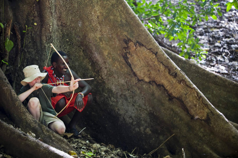 两个人,横图,飞机,非洲,肯尼亚,标志,数字,文字,字符,指针,标识,耳麦,运输,摄影,阿拉伯数字,控制,飞行器,仪表盘,仪表,彩图