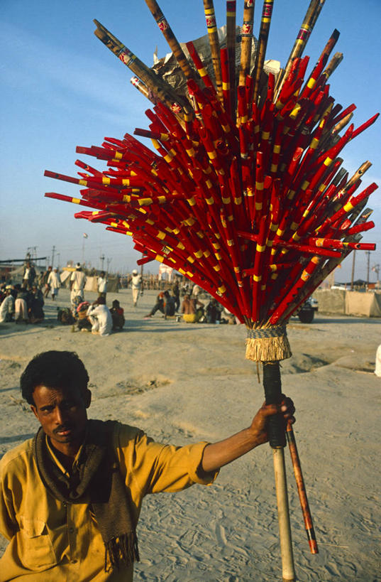 一个人,竖图,印度,节日,庆祝,文化,庆典,摄影,纪念,长笛,销售,贩卖,印度文化,印度教,北方邦,彩图,阿拉哈巴德