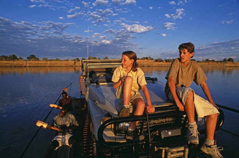 成年人,丈夫,妻子,新娘,新郎,横图,室外,婚礼,河流,日落,水,船,非洲,赞比亚,漂浮,反射,结婚,浪漫,粉色,黄昏,交通工具,橙色,摄影,离开,宁静,誓言,舟,国家公园,载具,剪影,典礼,婚姻,卢安瓜河,男人,男性,女人,女性,彩图,爱,南卢安瓜国家公园,承诺,结婚证词,证词