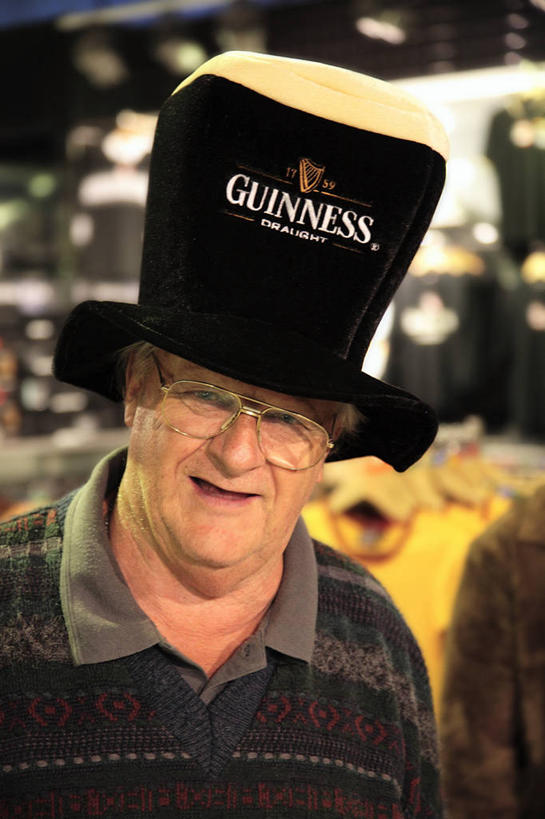 成年人,老年人,一个人,博物馆,竖图,旅游,幸福,帽子,爱尔兰,欧洲,仅一个男性,仅一个人,行人,游客,游人,欧盟,首都,路人,旅客,仅一个老年男性,摄影,爱尔兰共和国,伦斯特省,过客,老年男性,男人,男性,彩图,旅行,爱尔兰文化,吉尼斯