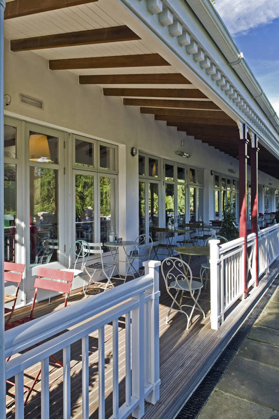 无人,建筑师,商店,竖图,室外,白天,旅游,阳台,建筑,爱尔兰,欧洲,行人,游客,游人,饭厅,欧盟,路人,旅客,摄影,政府,爱尔兰共和国,伦斯特省,威克洛郡,过客,彩图,旅行,餐馆,咖啡馆,门廊,传统文化,爱尔兰文化