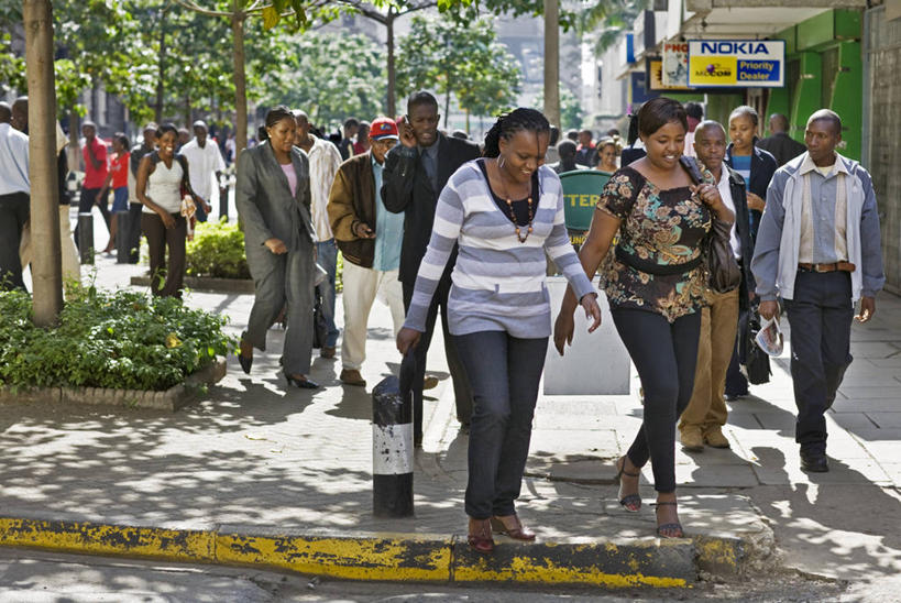 儿童,成年人,人群,横图,街道,路,非洲,肯尼亚,行人,城镇,人行道,首都,树,社区,职业,摄影,奈洛比,女孩,女人,白领,步行,彩图,旅行