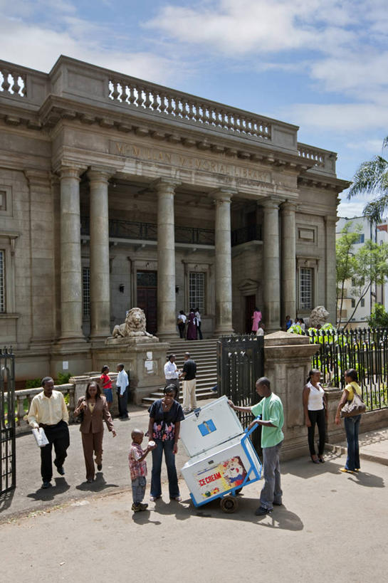 竖图,城市,非洲,肯尼亚,生锈,金属,屋顶,首都,洗衣服,蓝色,社区,晾衣服,摄影,腐蚀,侵蚀,丑陋,腐化,锈迹斑斑,贫民窟,奈洛比,美发师,洗涤,彩图,旅行,小屋