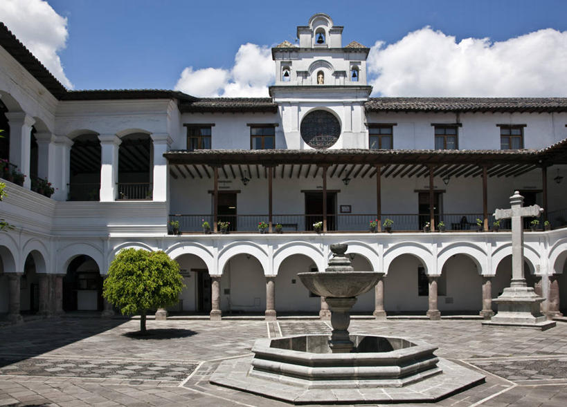 横图,阳台,建筑,喷泉,厄瓜多尔,节日,装饰,拱门,首都,文化,布置,祈祷,健康,南美,许愿,摄影,宗教,信仰,纪念,祈求,基督教,拉丁美洲,天主教,基多,平安,美国人,彩图,旅行,大教堂,大主教